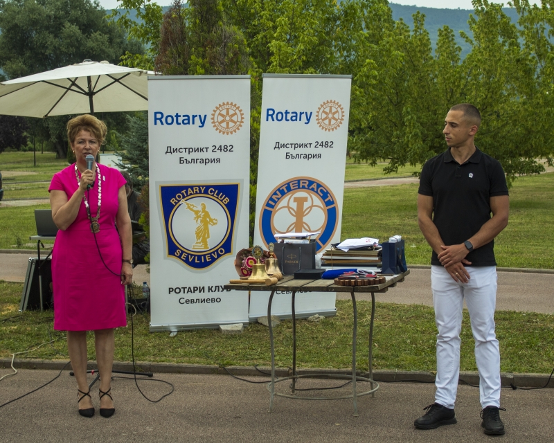 District 2241, Romania just - Rotary Public Image Zone 21