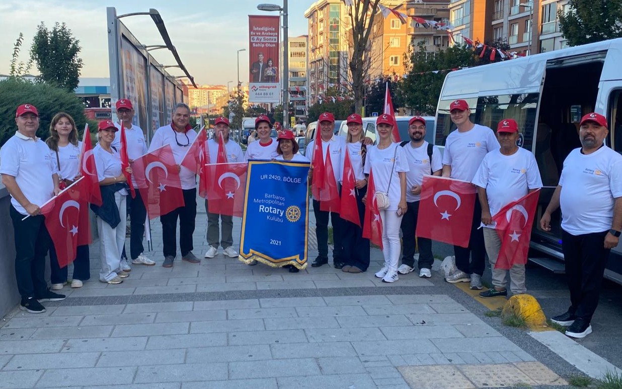 Beylikdüzü Rotary Brings Victory Day Spirit to the Streets - 4
